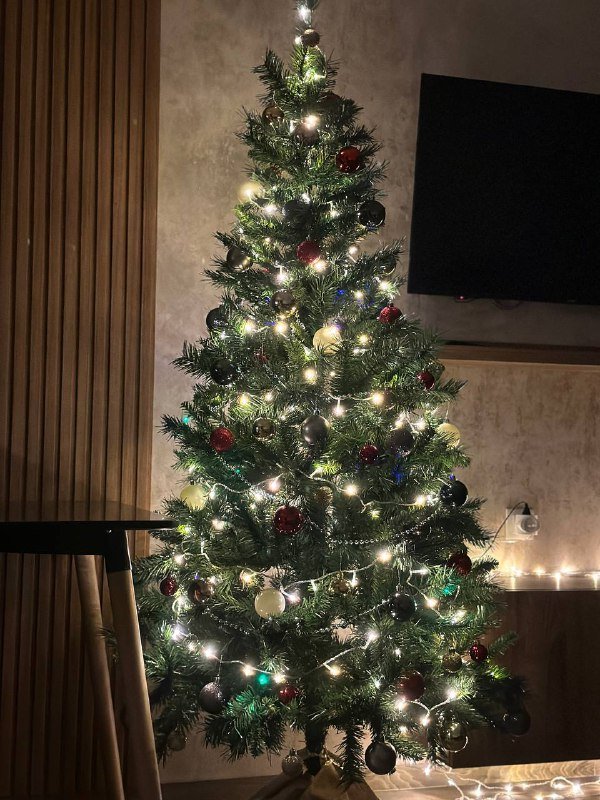 Искусственная елка с игрушками 2 метра