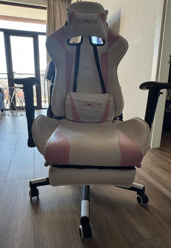 Игровое кресло Ficmax, монитор Gigabyte G34QWC 34" 2