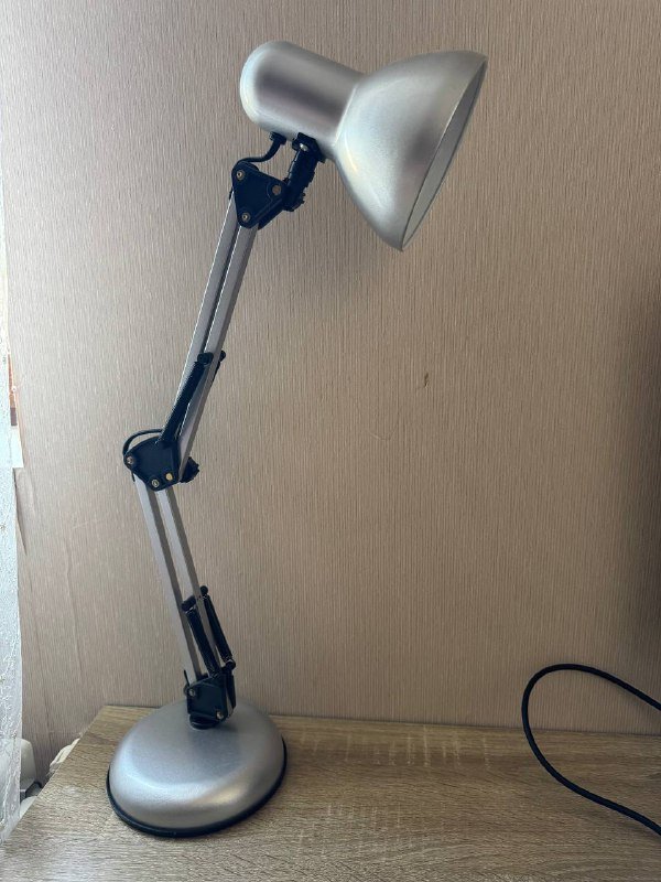 Настольная лампа