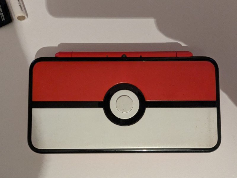 Nintendo New 2DS XL PokeBall Edition, 64GB Micro SD карта, зарядка, стик 2