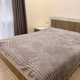 Кровать с двумя прикроватными тумбами 1