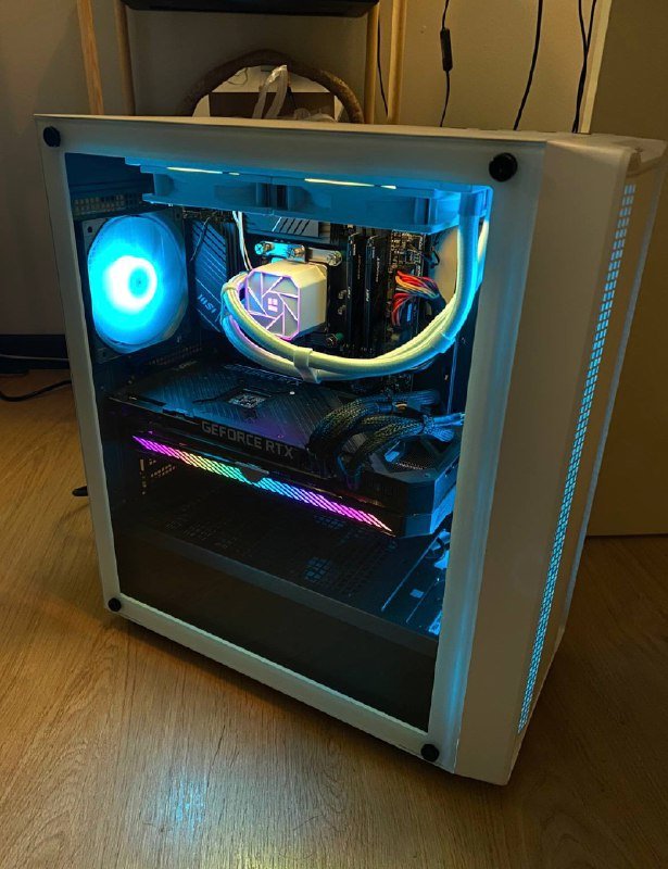 ПК-сетап: i7-14700K, RTX 4070 Super, 32GB DDR4, 3 SSD, 2 монитора, клавиатура, мышь, наушники, микрофон, руль, стул