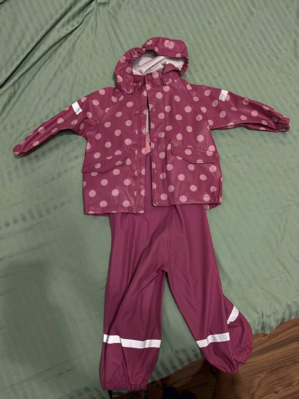 Непромокаемый костюм HM и платье HM для детей 3
