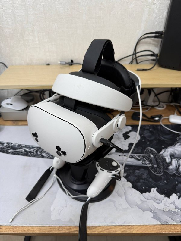 Meta Quest 3s полный комплект с кейсом и аккумулятором