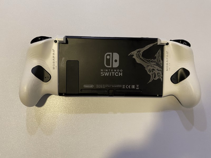 Nintendo Switch с аксессуарами и играми 3