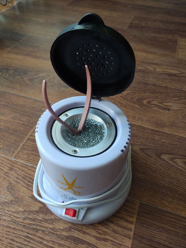 Стерилизатор для маникюрных инструментов с гласперленовыми шариками