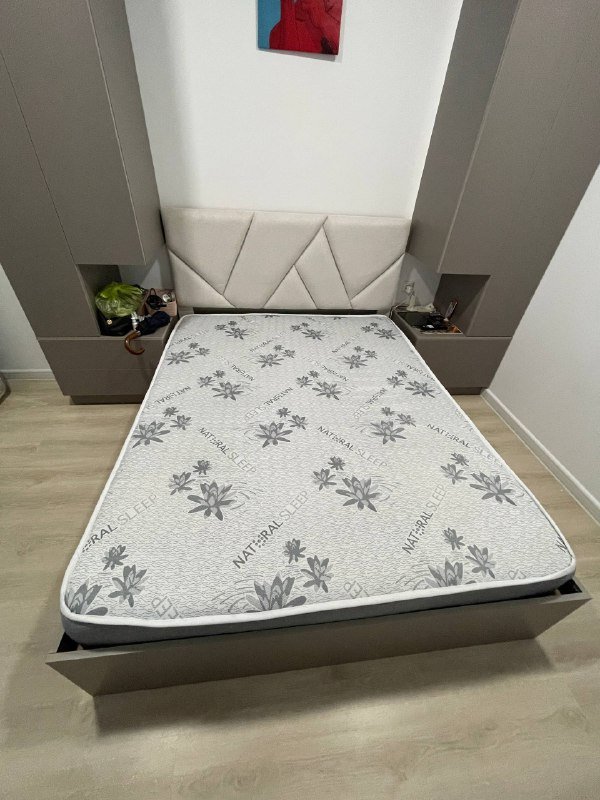 Кровать с матрасом 155x195 см