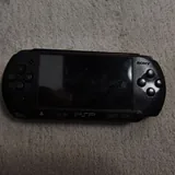 PSP с зарядкой, картой памяти и играми Sonic 4