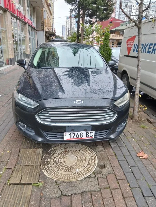 Ford Fusion hybrid plug-in 1