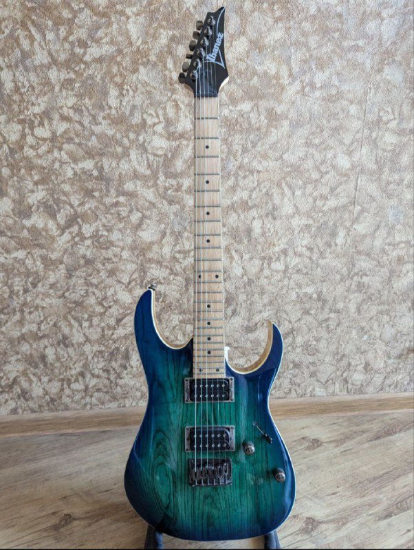 Электрогитара Ibanez RG421 с чехлом и комбиком