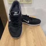 Женские кроссовки Nike 1