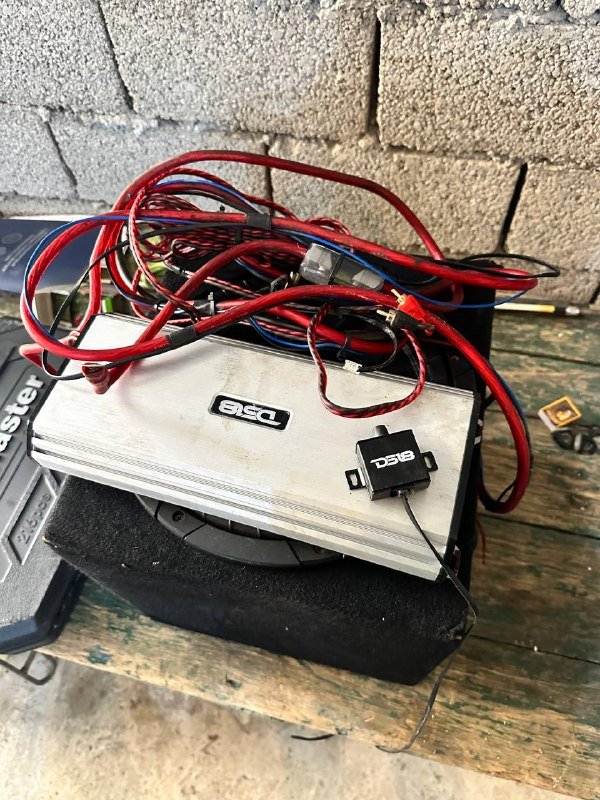 Автомобильный сабвуфер Kicker с усилителем DS18 3