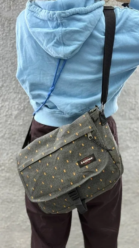 Сумка мессенджер Eastpak 1