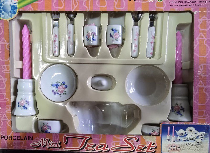 Машинки Hot Wheels, пупс с одеждой, швейная машинка, чайный сервиз 4