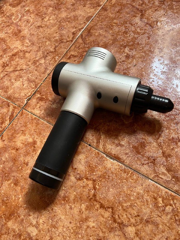 Массажный пистолет с насадками и кейсом 2