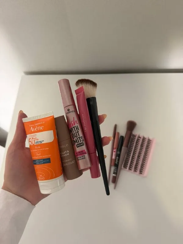 Косметика AVENE, Clarins, Catrice, Essence, Avon 1