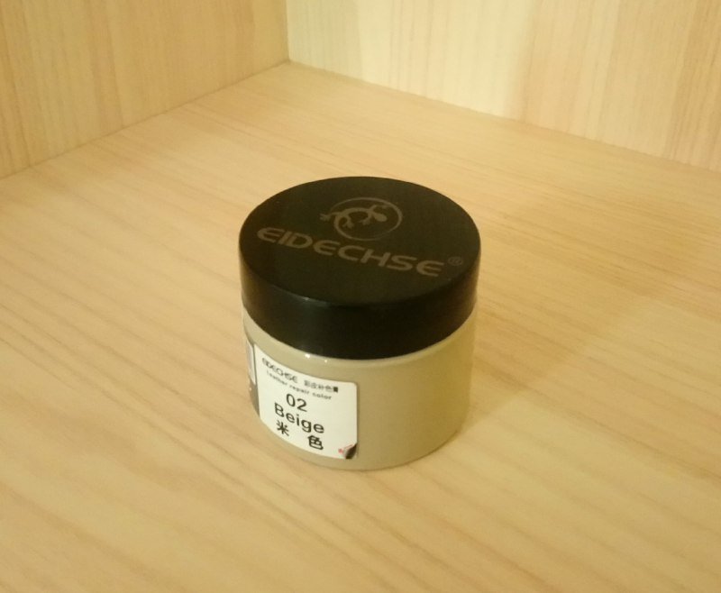 Жидкая кожа холодного светло-бежевого цвета