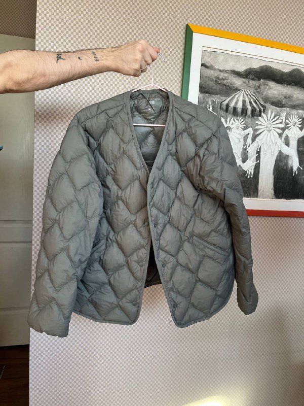 Пуховик цвета хаки UNIQLO, размер S