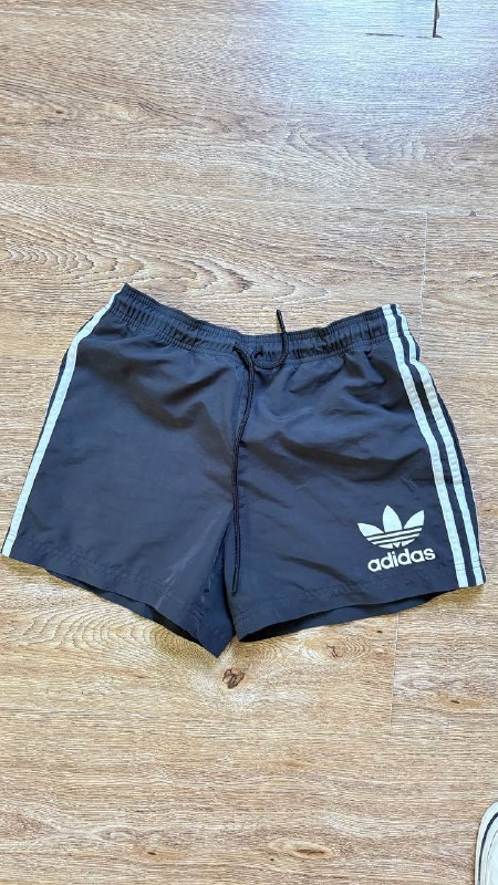 Футболка, тайские штаны, шорты Adidas, легинсы, леопардовая юбка, рубаха Uniqlo, джинсы Monki 4
