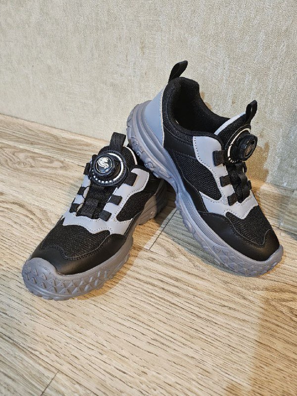 Детские кроссовки, размер 38 EU