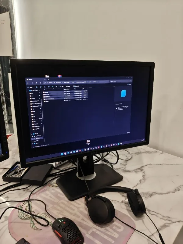 Dell UltraSharp U2412M монитор 1