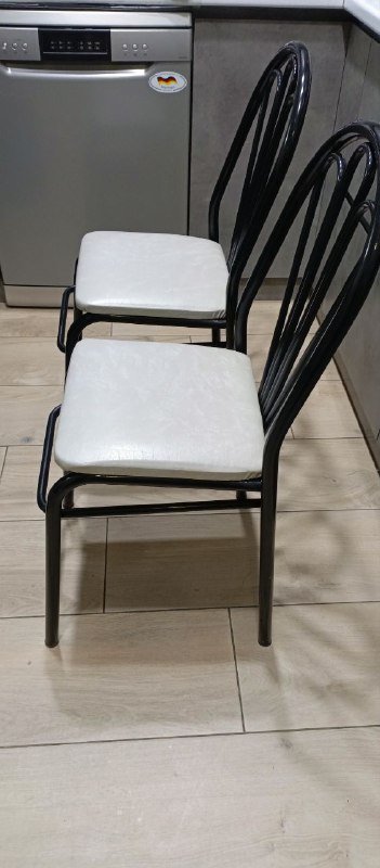 Стулья металлические с мягкой сидушкой, 4 шт