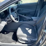 Hyundai Elantra 2025 10