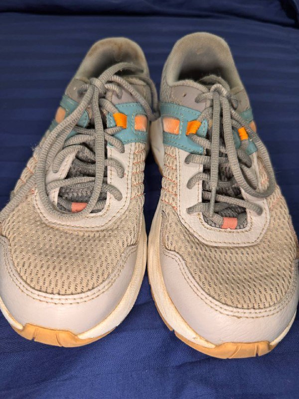 Лампа, карты, 3D-маска, кепка, очки, рюкзаки, сумки, джинсы, бюстье, футболка, брюки, кроссовки 10