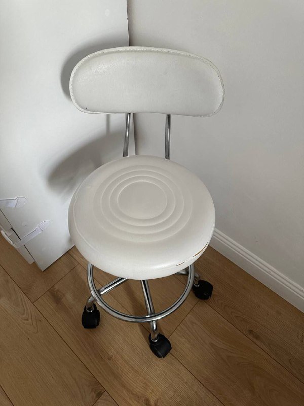 Стул мастера регулируемый по высоте на колесах 2