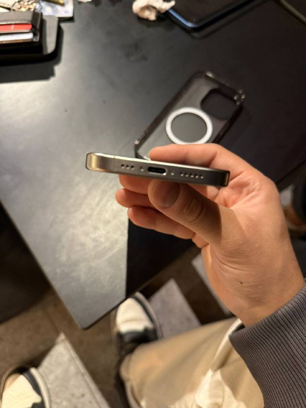 iPhone 15 Pro 256 GB 2