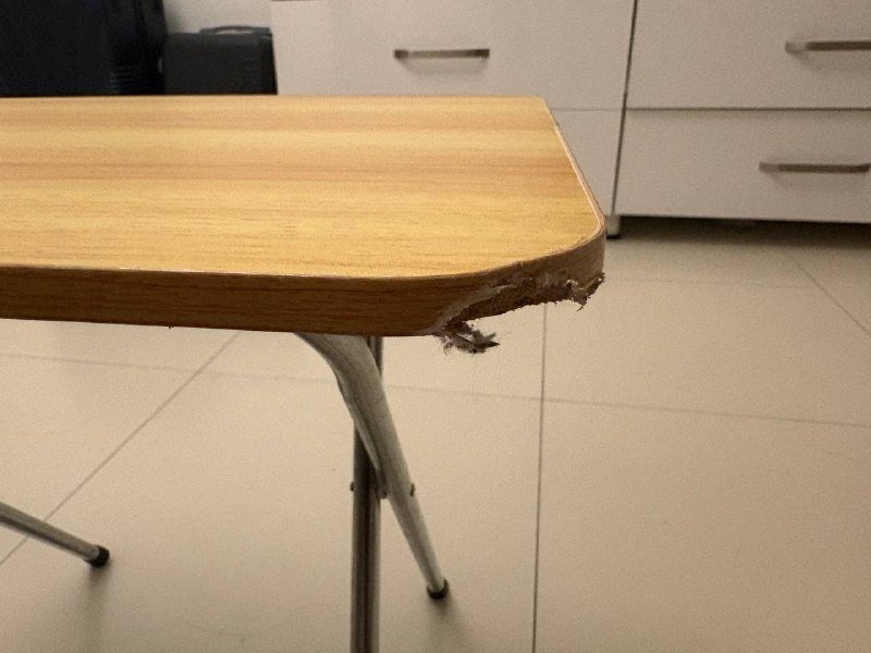 Складной столик с поврежденным углом 2