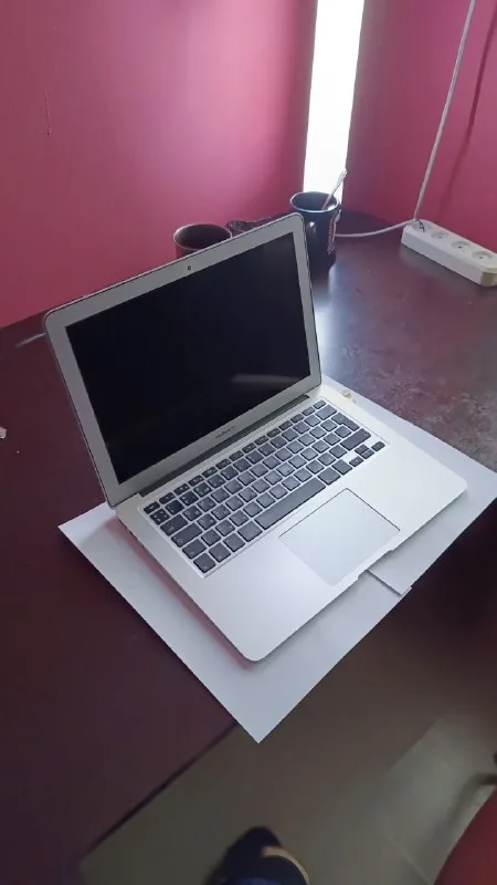 MacBook Air 13-inch 2017 1