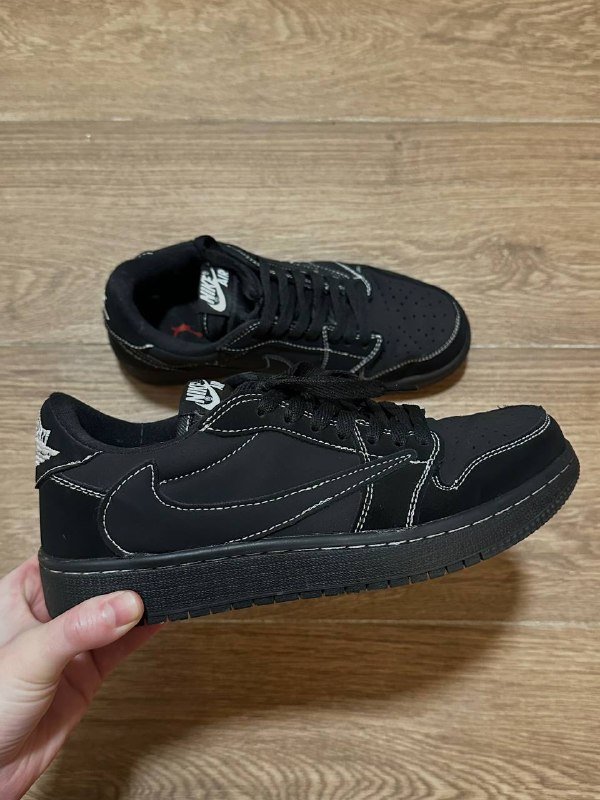 Мужские кроссовки размер 38