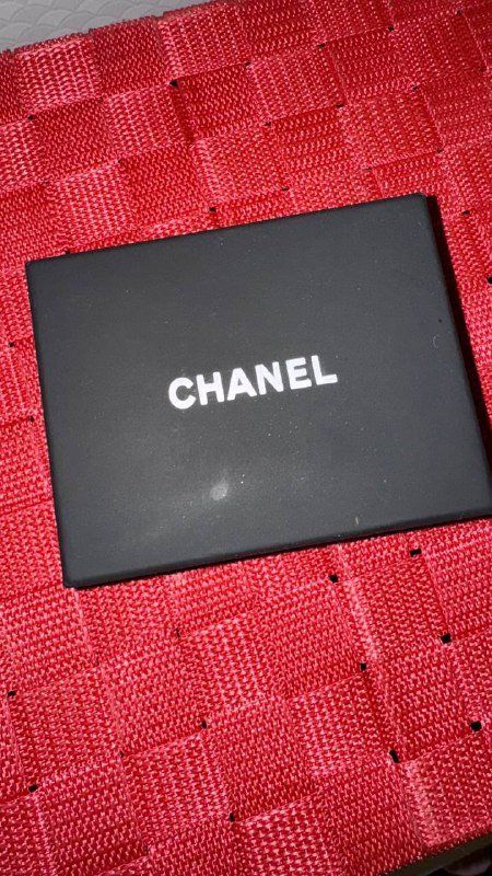 Серьги Шанель, резинка Прада 4