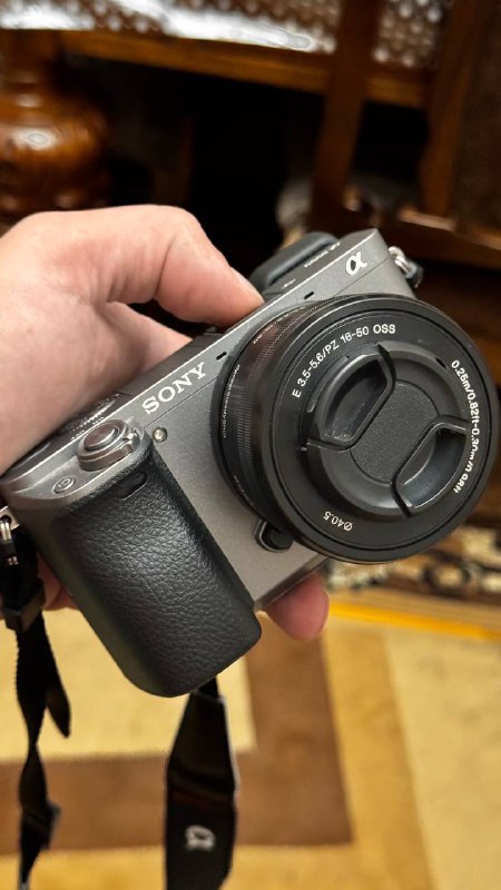 Sony a6000 with charger and extra battery