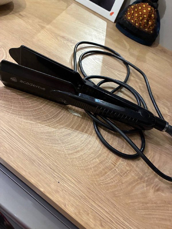 Керамическая ваза, выпрямители для волос и тонометр 2