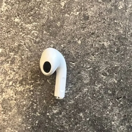 Левый наушник AirPods 3