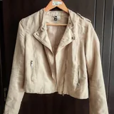 Джинсовка H&M, куртка-каสูха H&M, ветровка Esprit, рубашка Quechua, куртка Icepeak 3