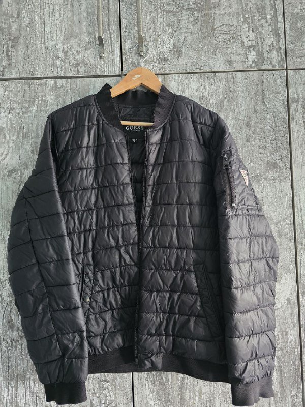 Куртка Guess размер М оригинал