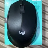 Офисное кресло, мышка, клавиатура, телефон Xiaomi, плойка 5