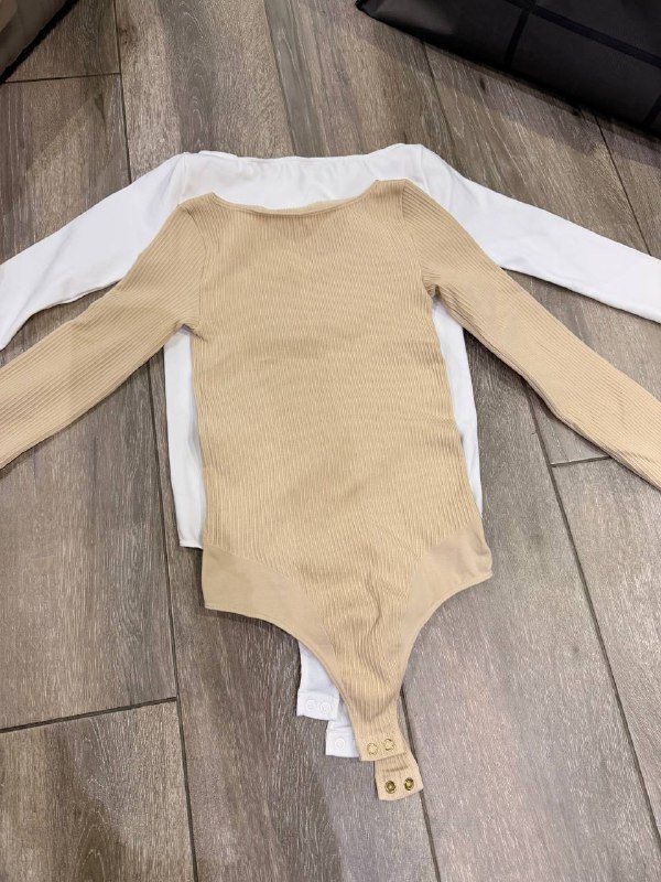 женская одежда, джинсы, куртка, парфюм 5