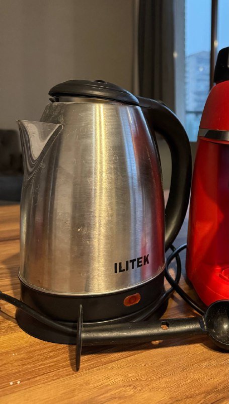 Металлический электрический чайник