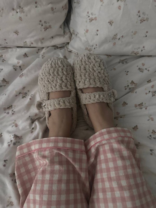 Женские кеды Reebok 36 размера, тапочки плюшевые хэндмэйд 36, мужские тапочки 43 размера 3