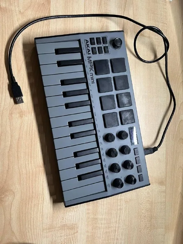 Akai MPK Mini MK3 midi клавиатура