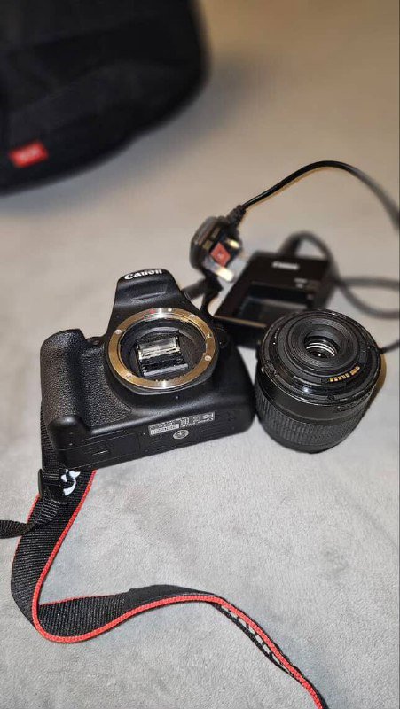 Камера Canon EOS 1200D, объектив 75-300мм, сумка Canon EOS 2