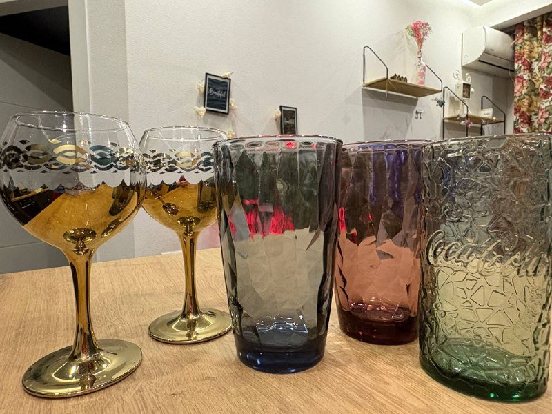 Стаканы, блендер Braun, соковыжималка Miui, терка, штопор, глечик, турка, скалка, формы для выпечки, степпер, книга Гарри Поттер