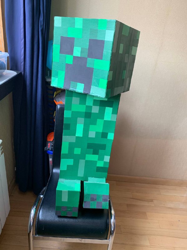 Картонный крипер из Minecraft высотой 90см