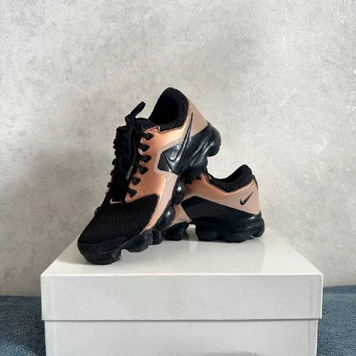 Жіночі кросівки Nike Air VaporMax CS Bronze, розмір 38