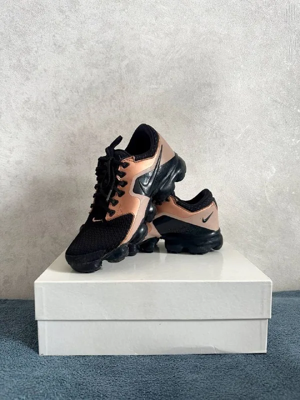 Жіночі кросівки Nike Air VaporMax CS Bronze, розмір 38 1