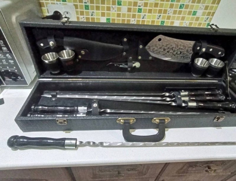 Набор с шампурами в кейсе новое